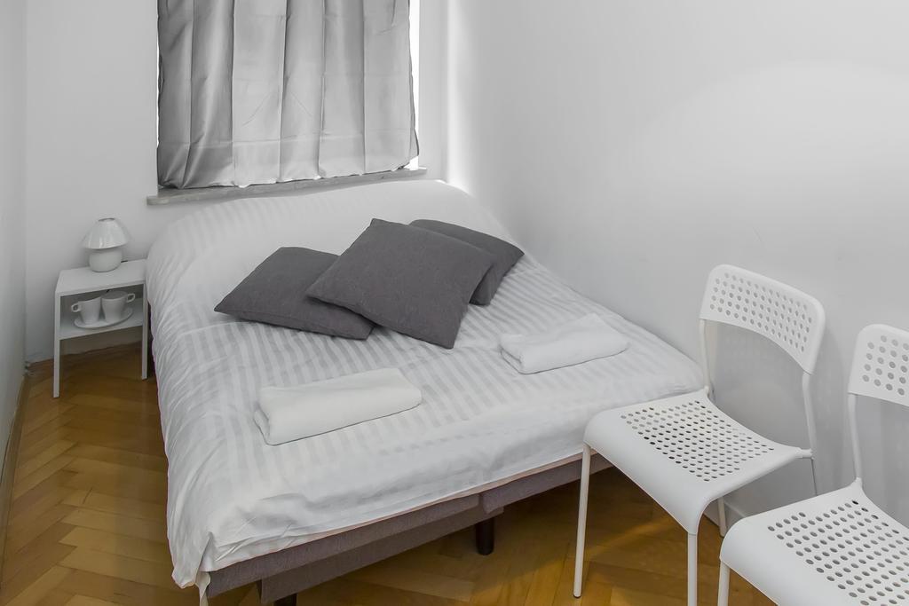 Metro Centrum Guest Rooms Warsawa Bagian luar foto