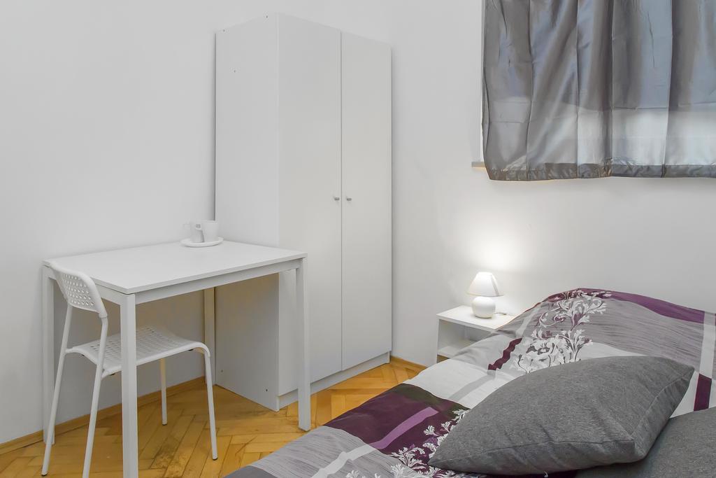 Metro Centrum Guest Rooms Warsawa Bagian luar foto