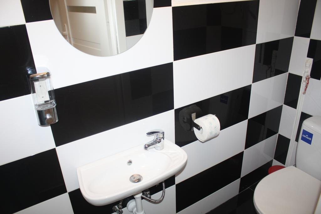 Metro Centrum Guest Rooms Warsawa Bagian luar foto
